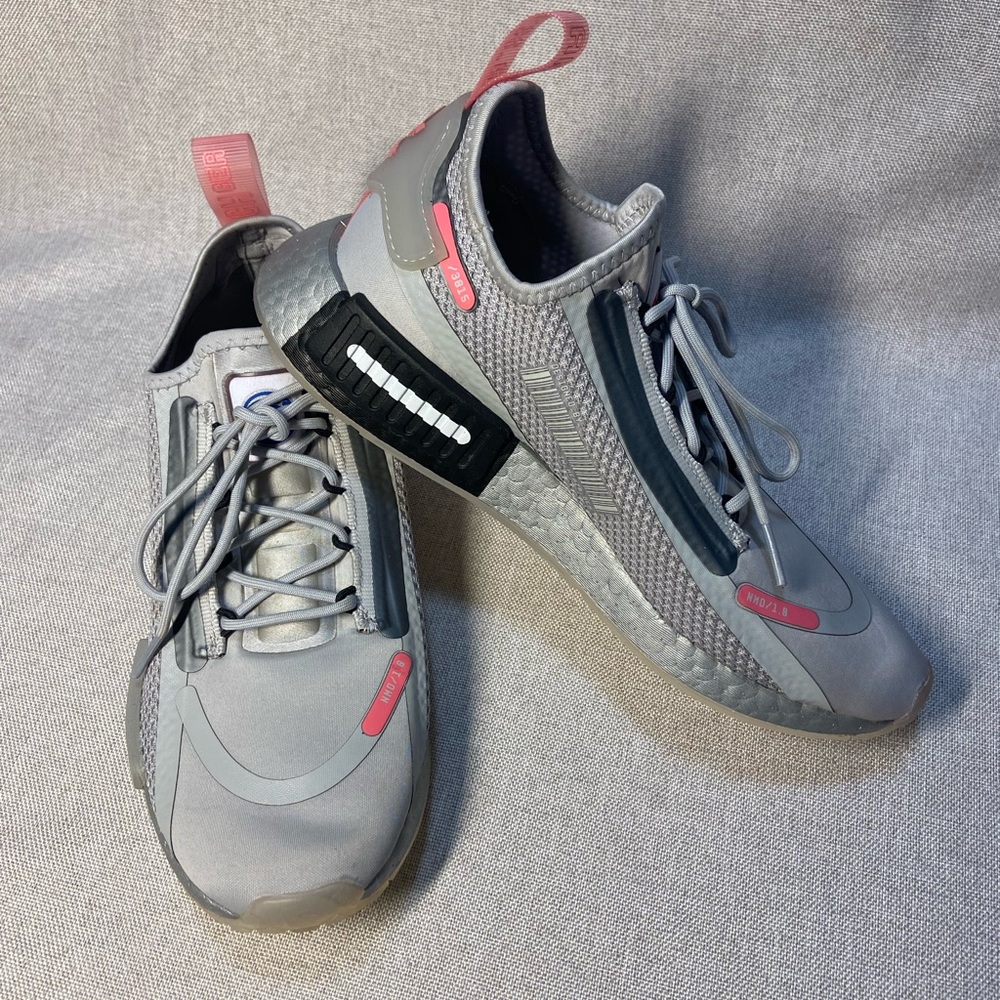 - Adidas Women's NMD R1 Spectoo Shoes - sneakers.     Size 8,5